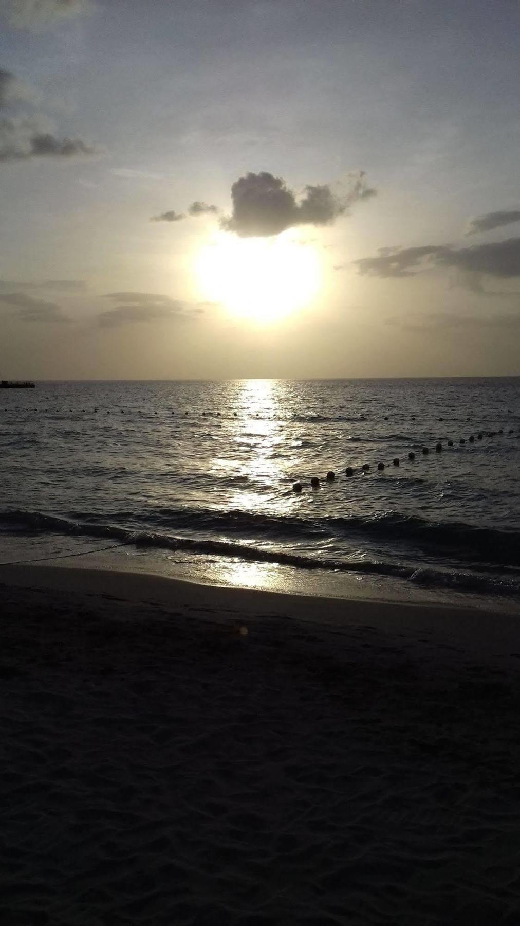 Roots Bamboo Beach Resort 内格里尔 外观 照片