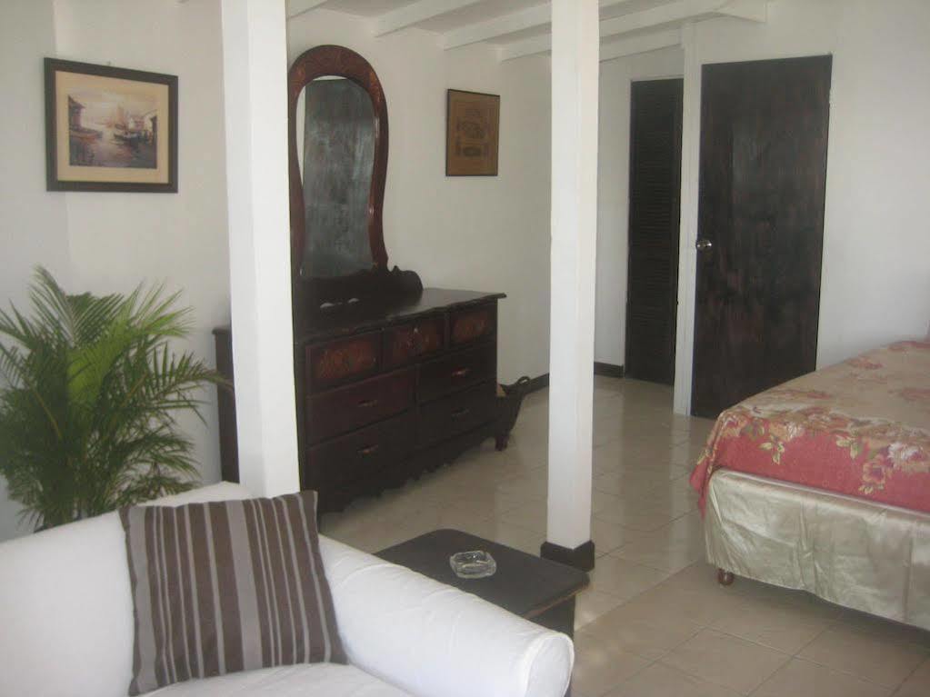 Roots Bamboo Beach Resort 内格里尔 外观 照片