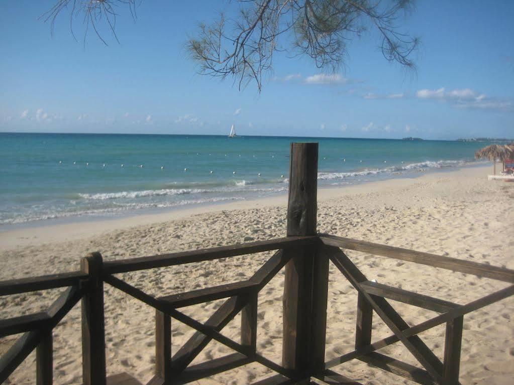 Roots Bamboo Beach Resort 内格里尔 外观 照片