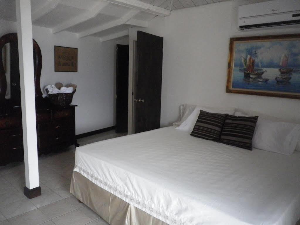 Roots Bamboo Beach Resort 内格里尔 外观 照片
