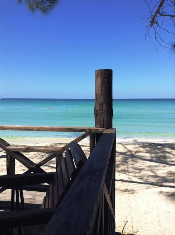 Roots Bamboo Beach Resort 内格里尔 外观 照片